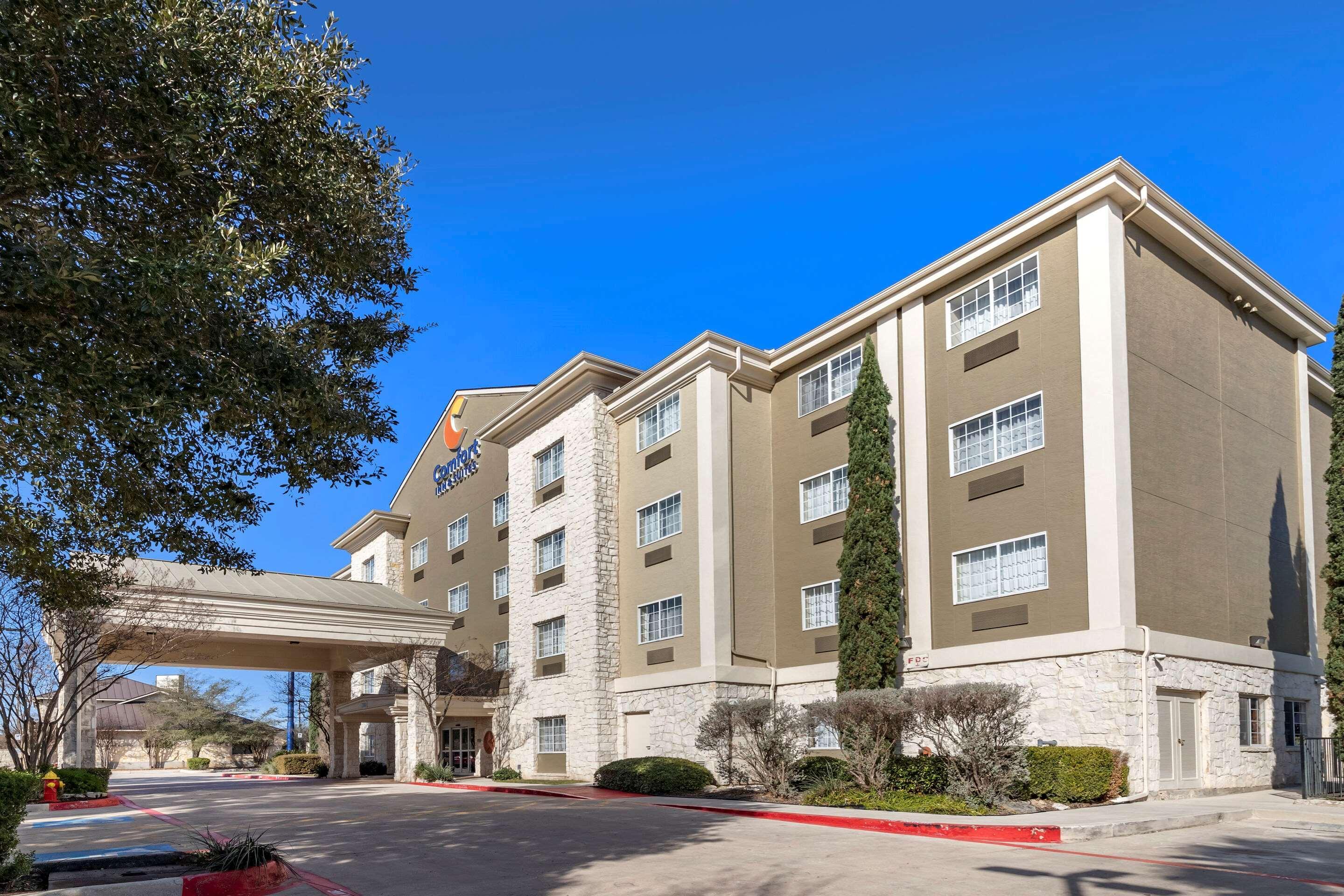 Comfort Inn & Suites Texas Hill Country Boerne Exterior photo