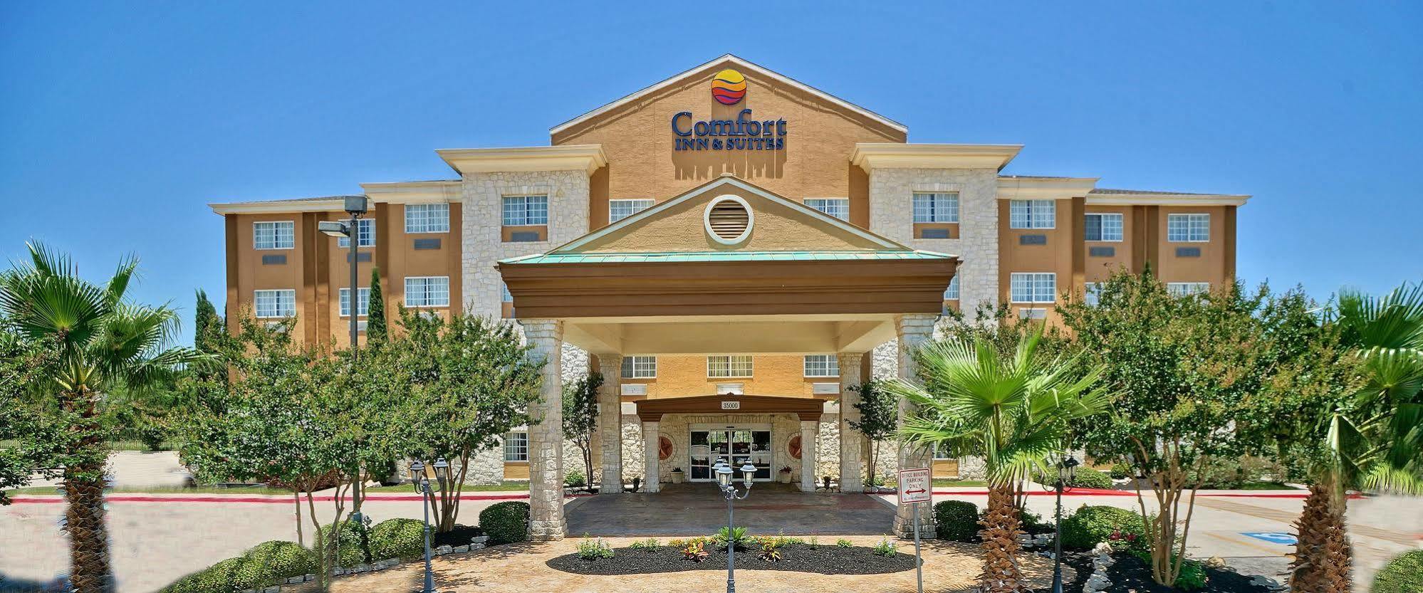 Comfort Inn & Suites Texas Hill Country Boerne Exterior photo